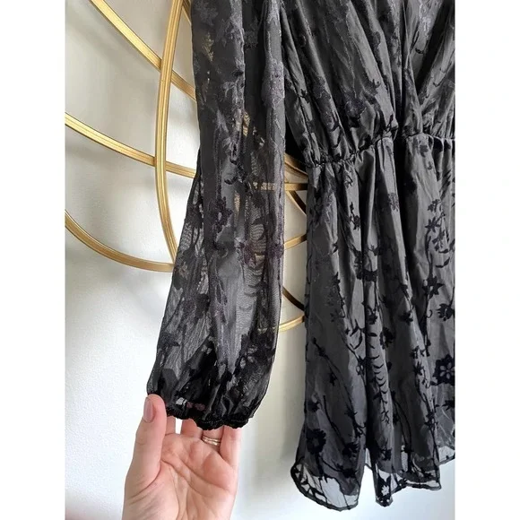 Fraiche By J Velvet Dress size Small - Picture 4 of 10